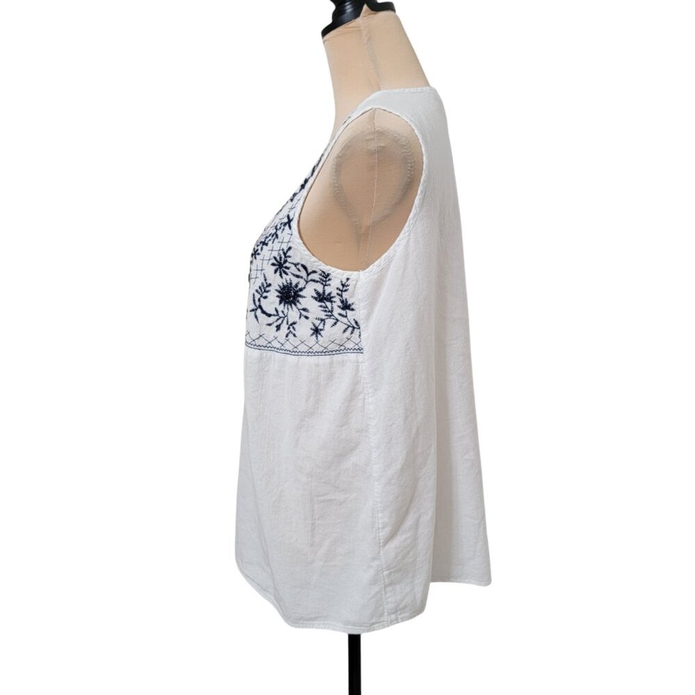 beachlunchlounge Size M White with Blue Embroidery Boho Sleeveless Top - Picture 4 of 12